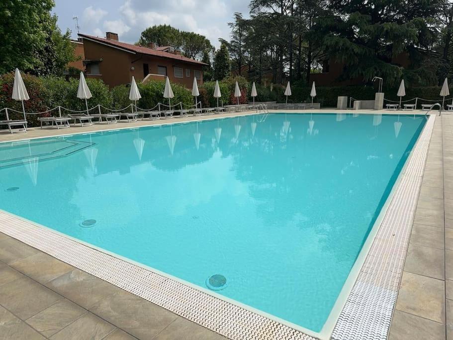 5' From Punta Gro Beach With Free Swimming Pool Сирмионе Экстерьер фото